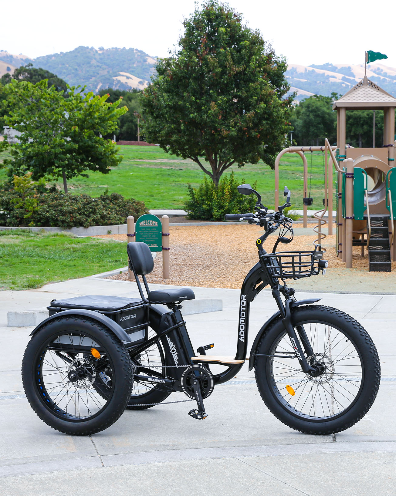 A Fat Tire Electric Tricycle Overcomes All Terrain